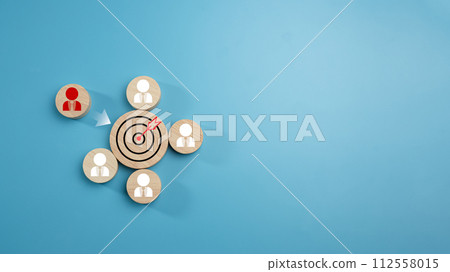 Circular wood with printed target icons and business symbols on light blue background, business goals and objectives concept, business competition, Customer relationship management concept. 112558015