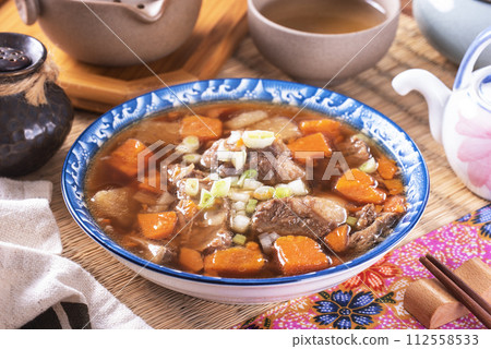 Braised beef brisket, radish and carrot 112558533