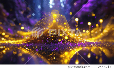 帶有旋轉的紫色和金色火焰和煙霧的抽象背景 112558717