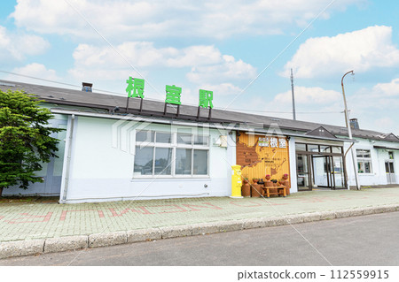 北海道根室市,JR根室本線(JR花崎線)的終點站,晴天時的JR根室站 北海道根室市,JR根室本線(JR花崎線)的終點站,晴天時的JR根室站 112559915