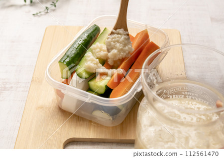 Lightly pickled vegetables with salt koji 112561470