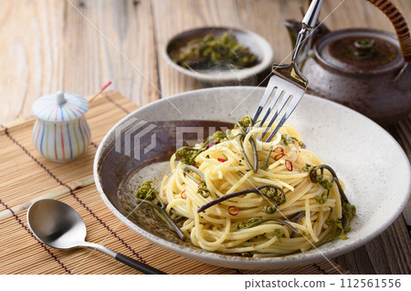 Taste of Spring Japanese-style pasta with bracken (Peperoncino style) Taste of Spring Japanese-style pasta with bracken (Peperoncino style) 112561556