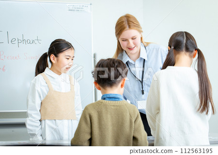 English conversation school class scene 112563195