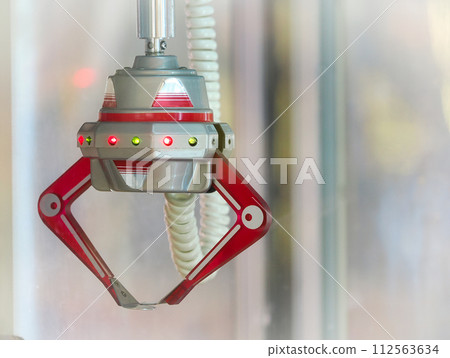 UFO catcher crane (red) 112563634