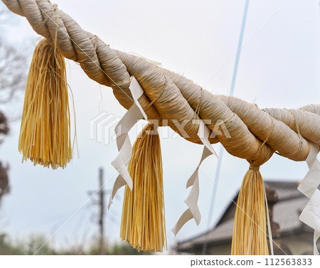 Shrine shimenawa, final child, and paper tape 112563833