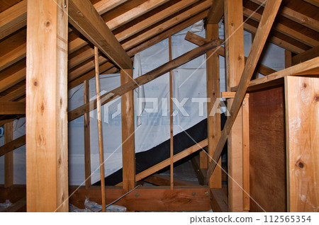 Earthquake reinforcement of wooden houses Earthquake reinforcement of wooden houses 112565354
