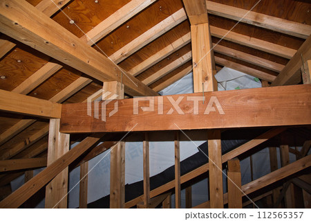 Earthquake reinforcement of wooden houses Earthquake reinforcement of wooden houses 112565357