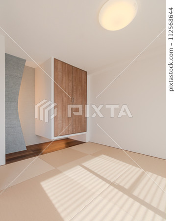 Modern and stylish Japanese room 112568644
