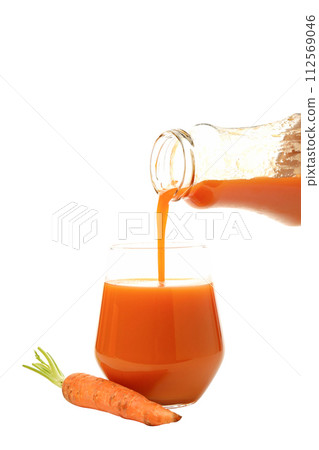 PNG, carrot juice is poured into a glass, isolated on a white background. PNG, carrot juice is poured into a glass, isolated on a white background. 112569046