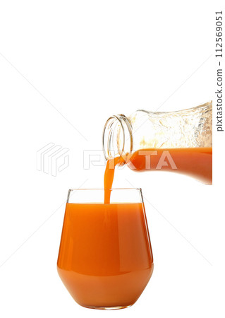 PNG, carrot juice is poured into a glass, isolated on a white background. 112569051