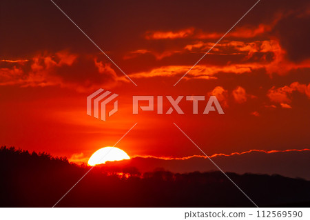 Horizon panorama and dramatic twilight sky and cloud sunset background. Natural sky background texture, beautiful color. Dark clouds, big storm and rain. Weather and nature concept Horizon panorama and dramatic twilight sky and cloud sunset background. Natural sky background texture, beautiful color. Dark clouds, big storm and rain. Weather and nature concept 112569590