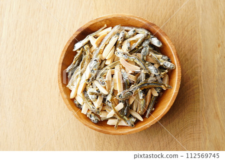 Snack Almonds and small fish 112569745