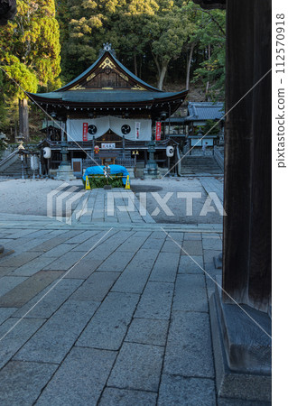 日本滋賀縣近江八幡市日向八幡宮的參拜殿 日本滋賀縣近江八幡市日向八幡宮的參拜殿 112570918
