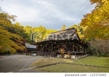 Main hall and autumn leaves of Saimyoji Temple in Kora-cho, Inukami-gun, Shiga Prefecture, Japan Main hall and autumn leaves of Saimyoji Temple in Kora-cho, Inukami-gun, Shiga Prefecture, Japan 112572005