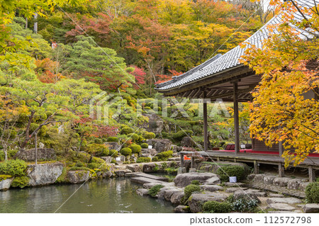 Autumn leaves at Honbo Kiken-in Temple and Honbo Garden of Baeksaiji Temple, one of the three Koto Sanzan temples in Higashiomi City, Shiga Prefecture, Japan Autumn leaves at Honbo Kiken-in Temple and Honbo Garden of Baeksaiji Temple, one of the three Koto Sanzan temples in Higashiomi City, Shiga Prefecture, Japan 112572798