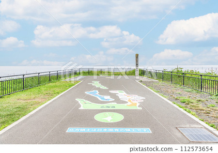 Nemuro City, Hokkaido, the easternmost tip of the mainland, Cape Nosappu in summer, the monument of Cape Nosappu and the surrounding hazy scenery 112573654