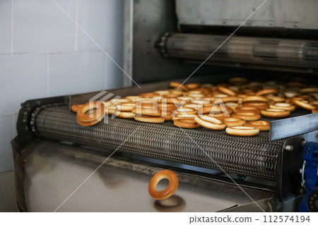 Industrial line for the production of brooches and biscuits 112574194