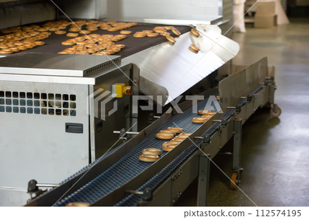 Industrial line for the production of brooches and biscuits Industrial line for the production of brooches and biscuits 112574195