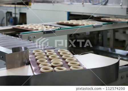 Industrial line for the production of biscuits and bagels. Conveyor belt for the production of culinary products Industrial line for the production of biscuits and bagels. Conveyor belt for the production of culinary products 112574200