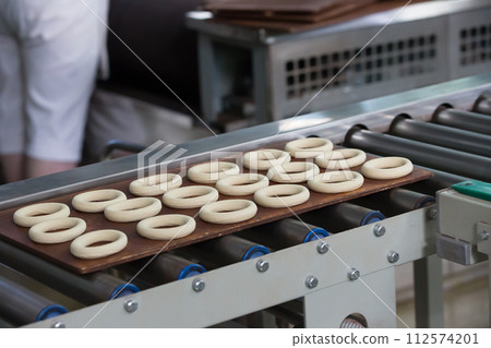 Industrial line for the production of biscuits and bagels. Conveyor belt for the production of culinary products Industrial line for the production of biscuits and bagels. Conveyor belt for the production of culinary products 112574201