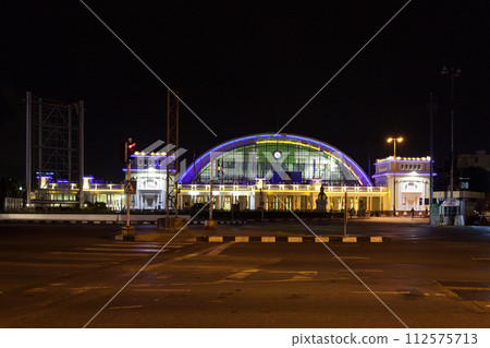 Hua Lamphong Station in Bangkok by night Hua Lamphong Station in Bangkok by night 112575713