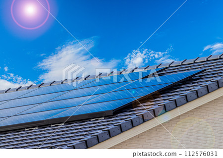 太陽能電池板，太陽和天空 112576031