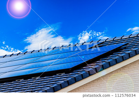 太陽能電池板，太陽和天空 112576034