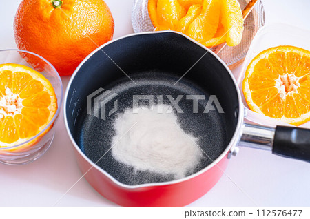 鍋中的瓊脂 鍋中的瓊脂 112576477