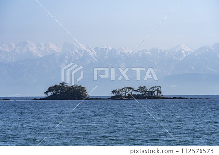 冬天的冰見/鰺島和立山山脈 冬天的冰見/鰺島和立山山脈 112576573