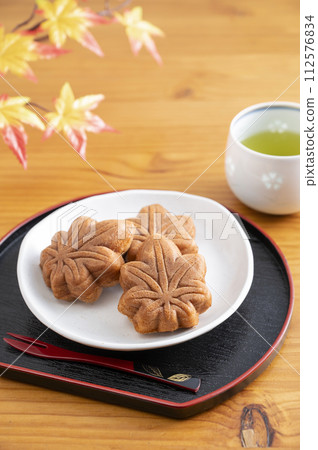 Momiji Manju and Tea 112576834
