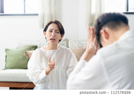 A woman gets angry because her husband and wife are fighting A woman gets angry because her husband and wife are fighting 112576886