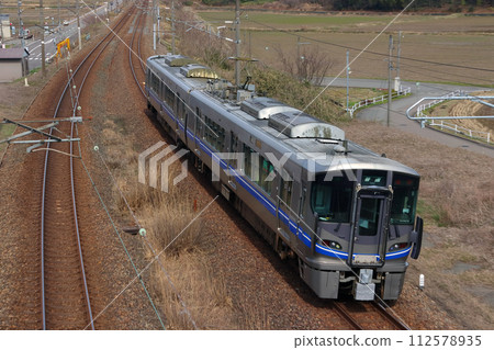 Hokuriku Main Line 521 series (Kanazawa⇔Tsuruga) 112578935