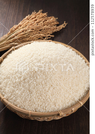 Rice in a colander Rice in a colander 112578939
