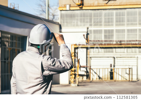 A scene where construction-related contractors are working 112581305
