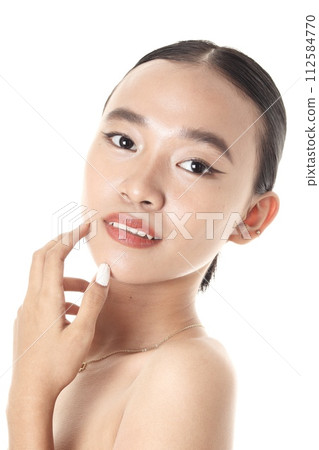Beautiful woman  112584770