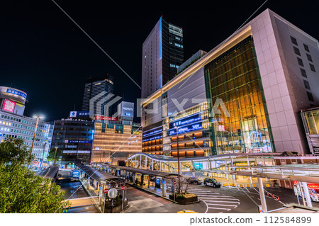 Japan's Yokohama cityscape March - View of Yokohama Station, JR Yokohama Tower, etc. 112584899