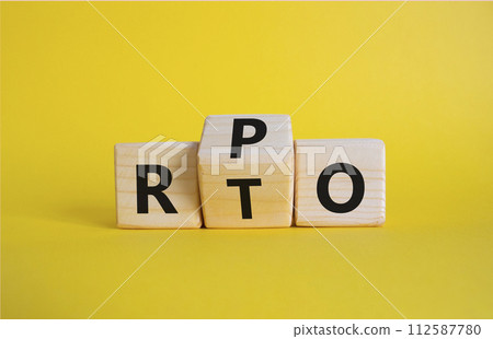 RPO vs RTO symbol. Wooden cubes with words RTO to RPO. Beautiful yellow background. business concept. Copy space 112587780