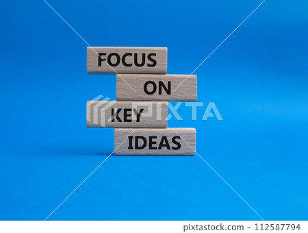 Focus on Key Ideas symbol. Concept words Focus on Key Ideas on wooden blocks. Beautiful blue background. Business and Focus on Key Ideas concept. Copy space 112587794