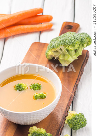 Vegetable cream soup 112590207