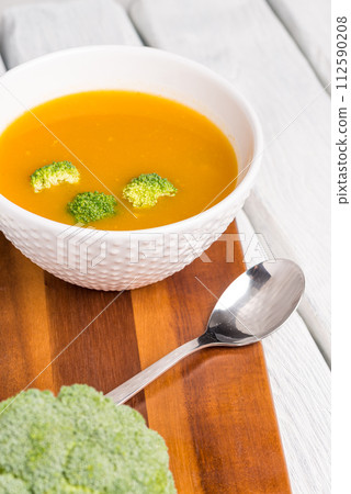 Vegetable cream soup 112590208