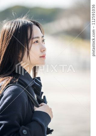 展望未來的女高中生 112591036