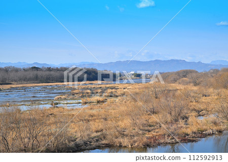 從明戶白絲瀑布上游，秩父方向，熊谷市荒川的冬季景色 112592913