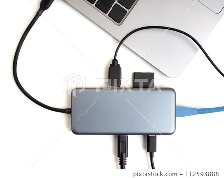 Data hub connected to a laptop 112593888