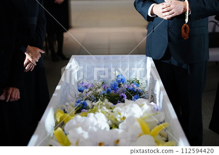 Farewell ceremony 112594420