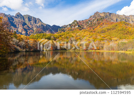 Nagano in autumn, Togakushi and Kagamiike at the peak of autumn leaves Nagano in autumn, Togakushi and Kagamiike at the peak of autumn leaves 112594595