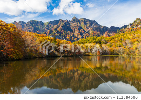 Nagano in autumn, Togakushi and Kagamiike at the peak of autumn leaves Nagano in autumn, Togakushi and Kagamiike at the peak of autumn leaves 112594596