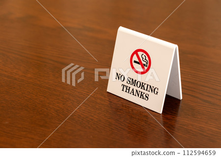 no smoking sign on the table no smoking sign on the table 112594659