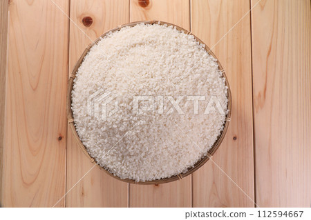 Rice in a colander 112594667