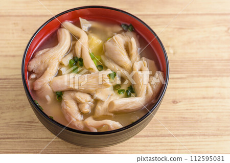 Tamogi mushroom miso soup 112595081