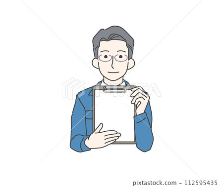 一名身穿工作服的男子小心翼翼地出示估價等文件 112595435